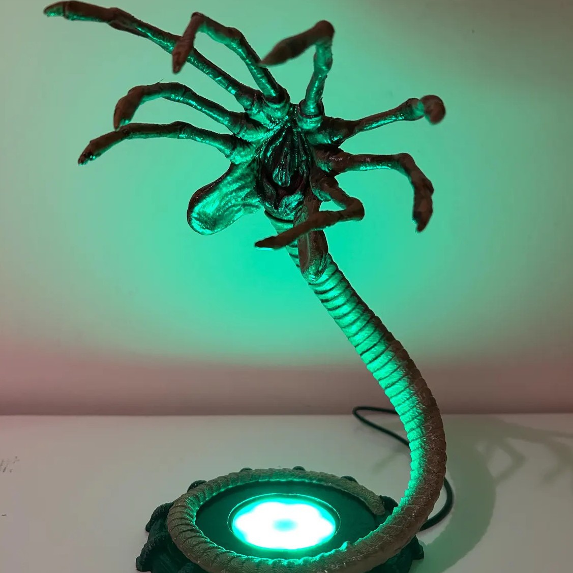 Lámpara Alien Facehugger, Luz  - Lighting Decoration For Home reseña y precio