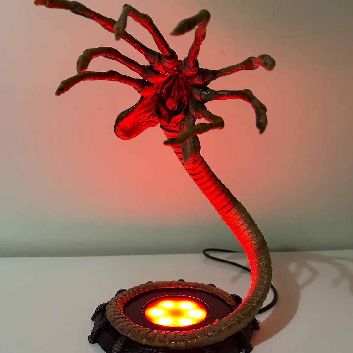 Lámpara Alien Facehugger, Luz  - Lighting Decoration For Home reseña y precio